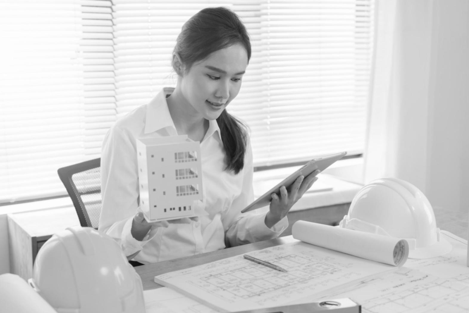 Budget presentation training materials and visual examples showing clear financial data communication techniques