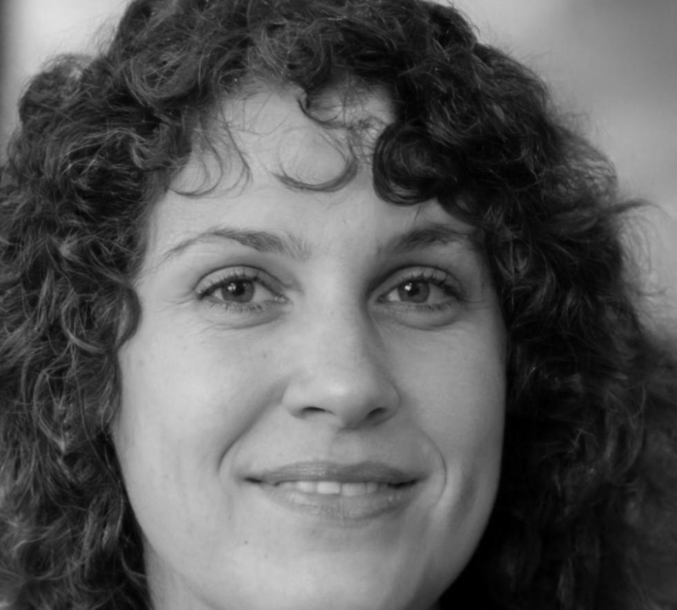 Instructor specializing in financial presentations